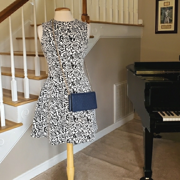 Forever 21 Fit n Flare Dress sz M - Picture 7 of 7